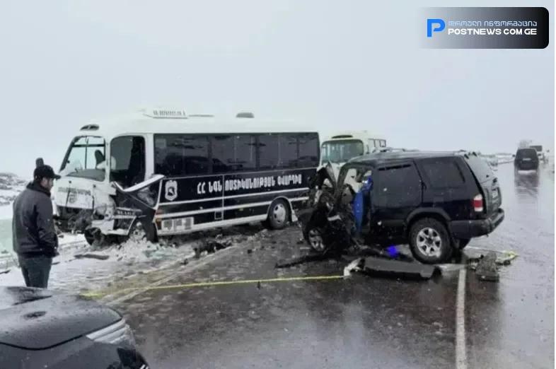 სომხეთში ნიკოლ ფაშინიანისა და მისი მხარდამჭერების თანმხლები პოლიციის ავტობუსი ავარიაში მოჰყვა - არის მსხვერპლი